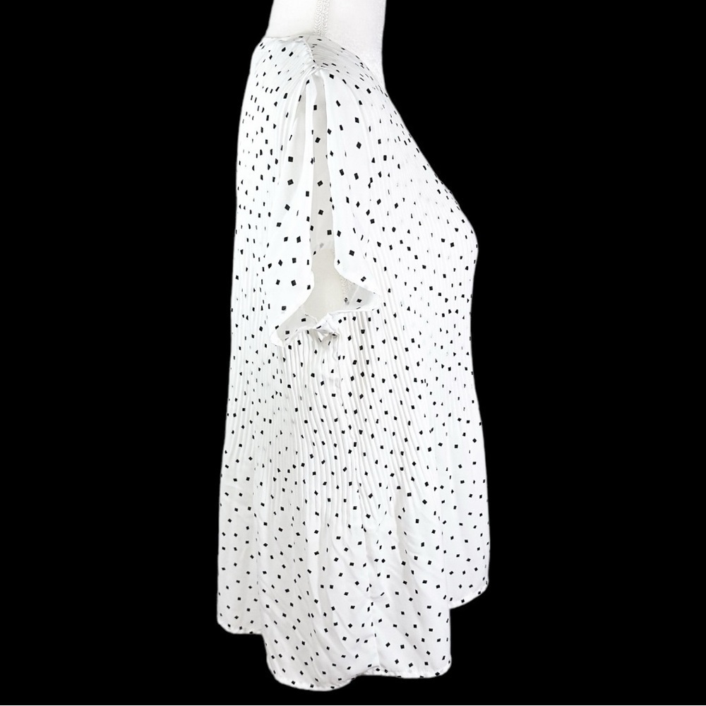 🌸Pleione- Black/White Short Sleeve V Neck Button Down Blouse- Size M - Picture 3 of 8